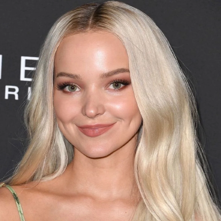 Dove Cameron’s Eyebrow Lift