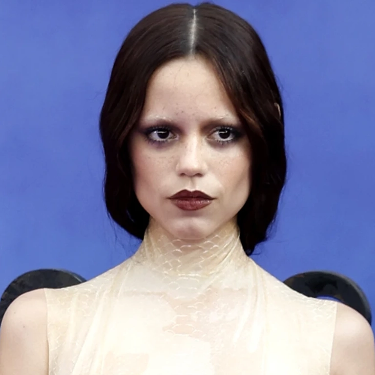 How to Get a Defined Jawline and Chin Like Jenna Ortega