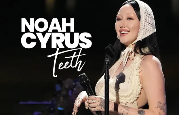 Noah Cyrus Teeth