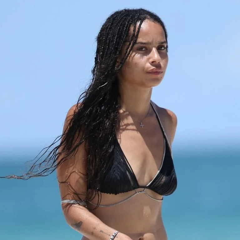 Zoë Kravitz Boobs Natural vs Enhanced Look 2026