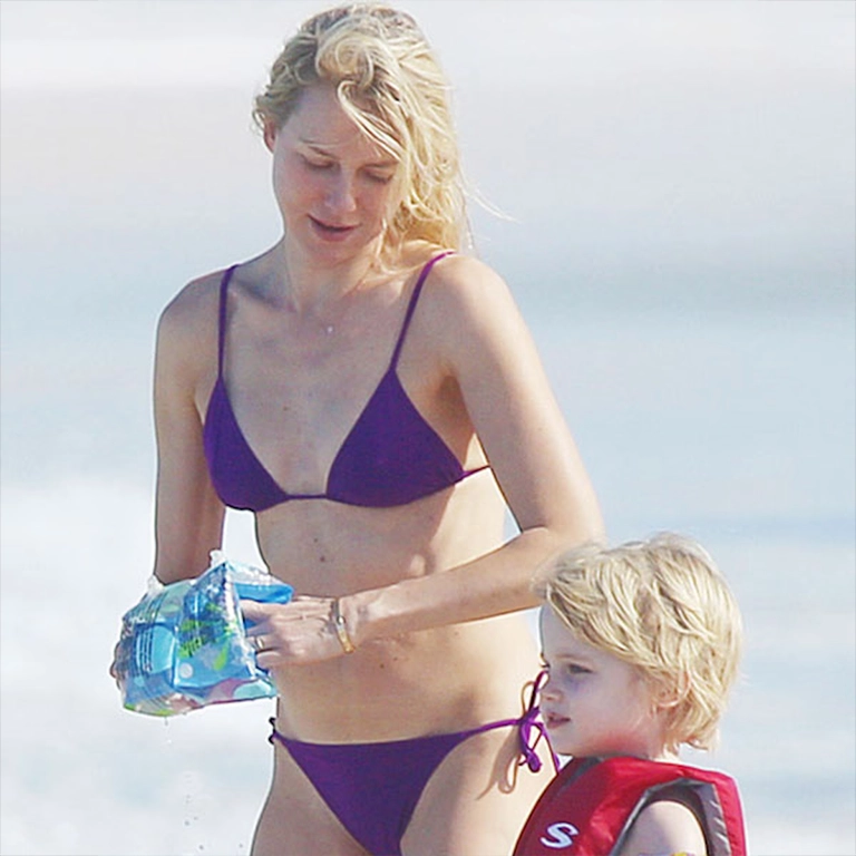 Naomi Watts Boobs Natural vs. Enhanced Look Analysis 2026